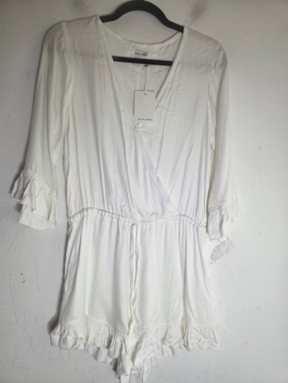 NWT Piyama White "Harper" Ruffle Hem Wrap Boho Romper 3" Inseam size Small
